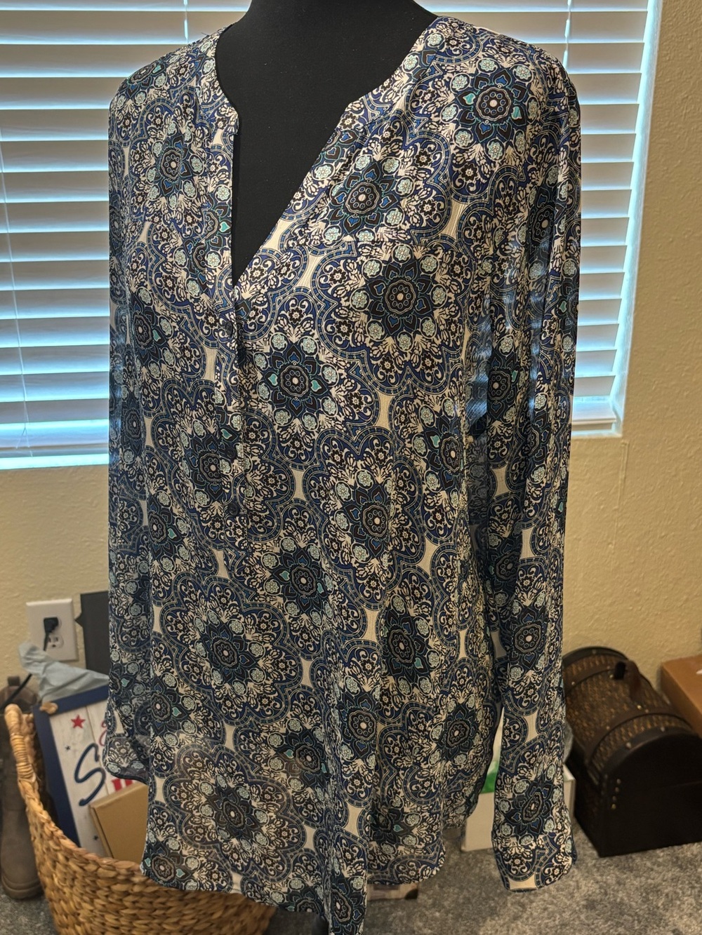 Lucky Brand Blue Medallion-Print V-Neck Long Sleeve Blouse